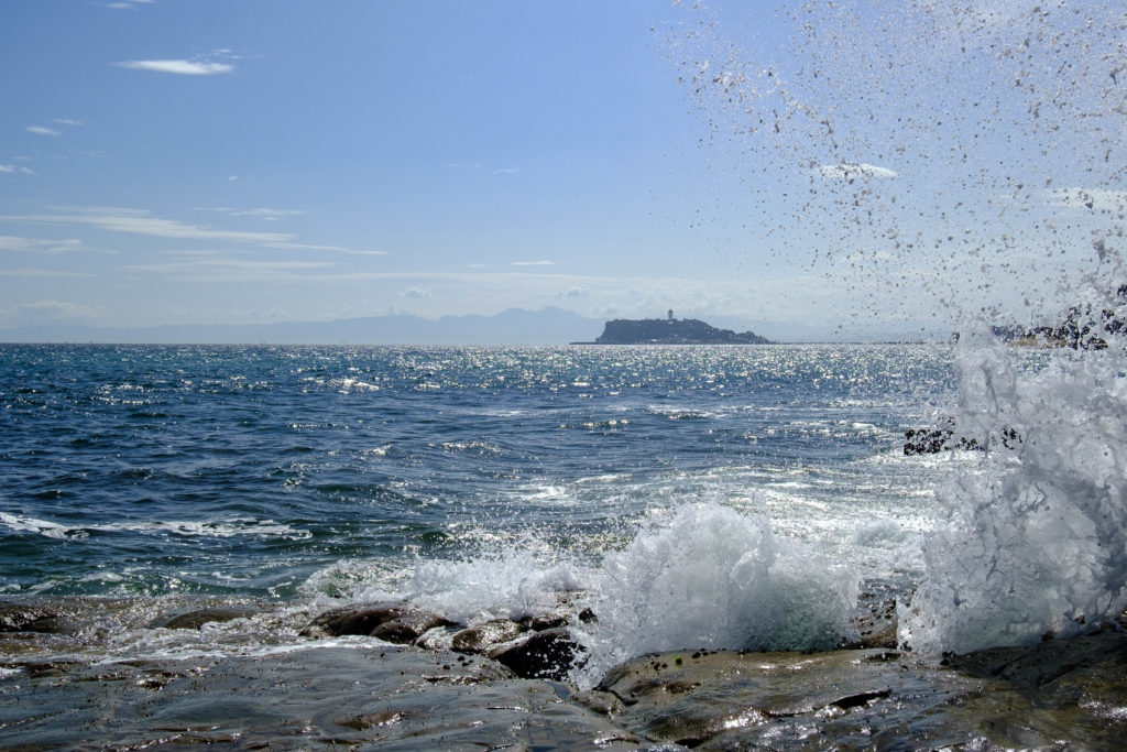 海岸に打ち付ける波